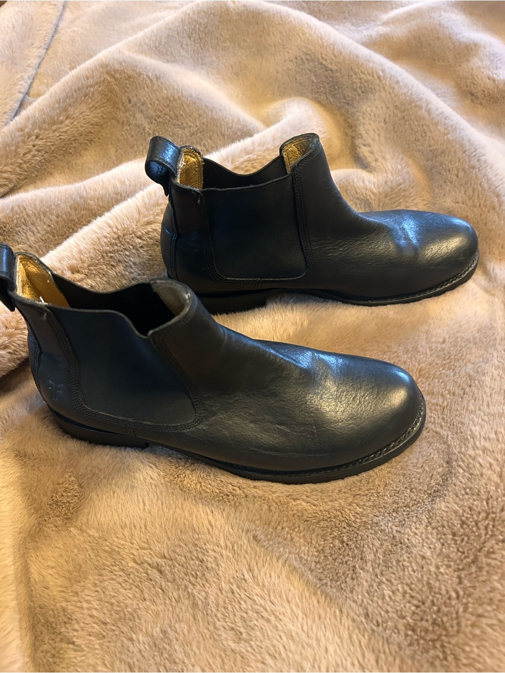 Frye Black Leather Women's Chelsea Ankle Boots